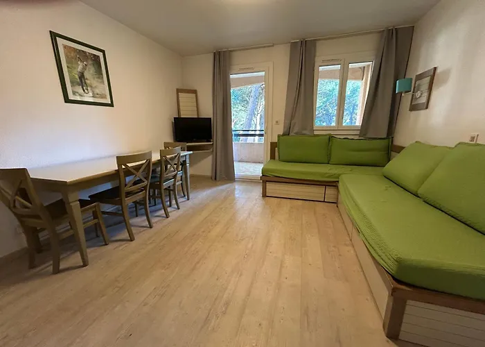 Au Coeur Du Domaine Saint-Raphaël